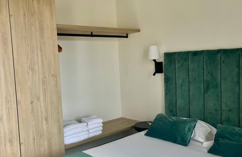 Levallois-Perret Wohnung | Charming two - Bedroom Duplex with WiFi & AC Near Paris in Levallois-Perret