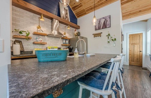 Tate Haus | Charming Unique Stay surrounded by nature and horses!