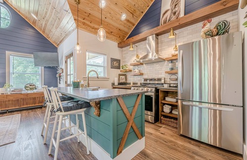 Tate Haus | Charming Unique Stay surrounded by nature and horses!