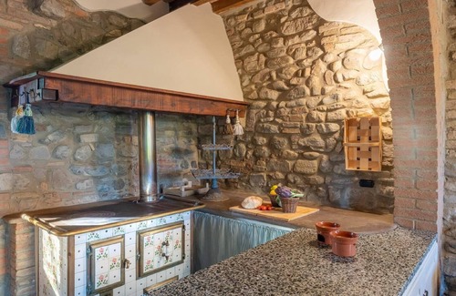 Chianni Villa | Schöne Villa in Chianni,Pool,Klimaanlage,Pergola für Mahlzeiten im Freien,9 Pers