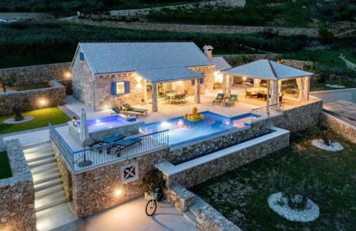 Bol Villa | Charming Villa with Pool