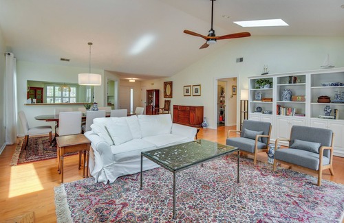 Northwest Haus | Charming Virginia Beach Home w/ Lake Views!