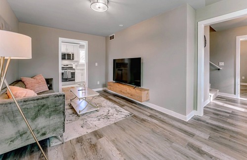 College Heights Haus | Charming Voyage: Ypsi & AnnArbor