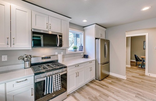 College Heights Haus | Charming Voyage: Ypsi & AnnArbor