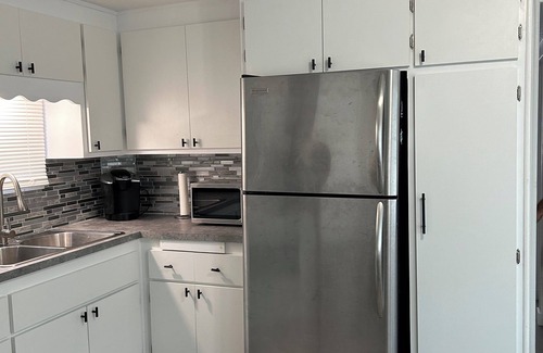 Twin Lakes Haus | Charming water front bungalow 40ft Dock & Tiki in the heart of Key Largo