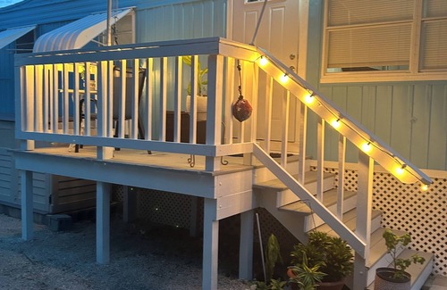 Twin Lakes Haus | Charming water front bungalow 40ft Dock & Tiki in the heart of Key Largo