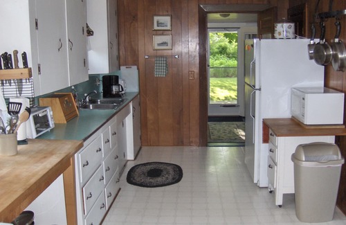 Mid-Coast and Islands Hütte | Charming am Wasser Ferienhaus mit großem Garten