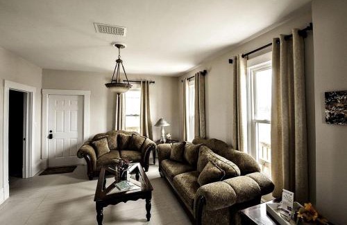 Berlin Center Haus | Charming Weekend Getaway Located on a Vineyard near Cleveland, Ohio