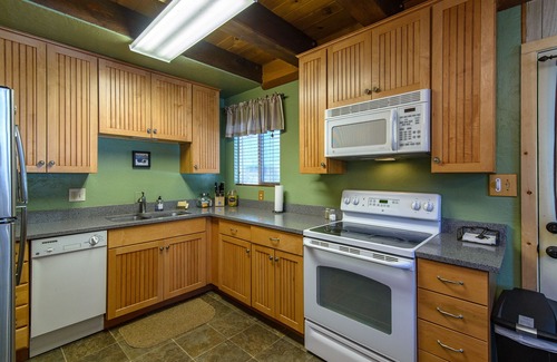 Tahoma Skihütte | Charmantes haustierfreundliches Chalet / großartige Lage / zu Fuß zum See