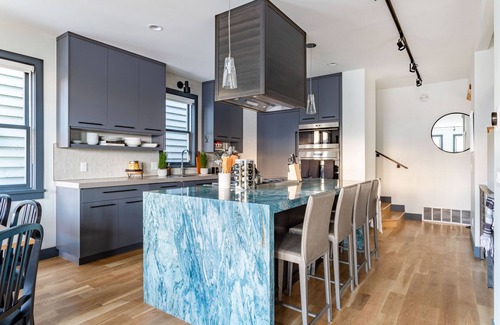 North Park City Kabine | Chartreuse by AvantStay | Hot Tub + Patio | Modern Cabin Minutes to Main Street