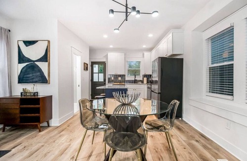 Kansas City Haus | Chase House on Forest · Renovated 2 BR Home | Long term welcomed | Midtown