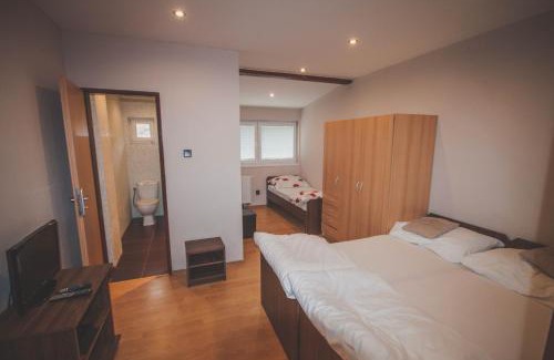 Drienica Kabine | Chata pod lesom