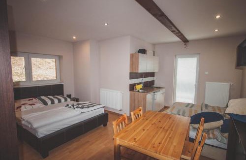 Drienica Kabine | Chata pod lesom