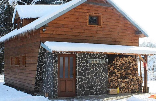 Valaska Haus | Chata pod skalou