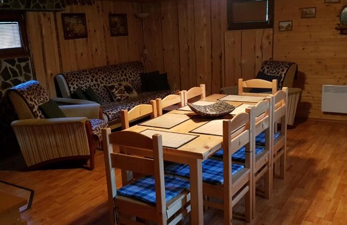 Valaska Haus | Chata pod skalou