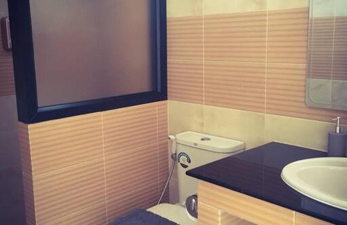 Thani Wohnung | CHECK IN Eatery guest room for 3