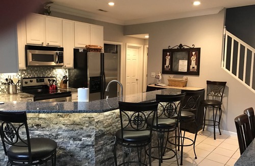 Sunrise Beach Eigentumswohnung | Überprüfen Sie unsere Bewertungen! Luxuriöses Penthouse am Wasser, 11 mm Blick, Pool, Aufzug,