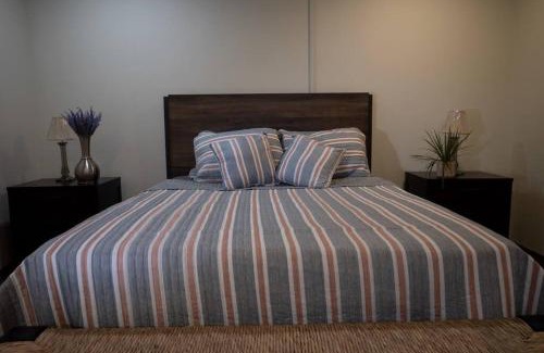 Mars Hill-Blaine Haus | Cheerful 1 Bedroom Home with Mountain View