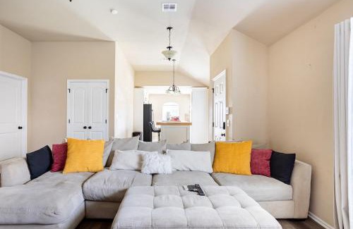 Oklahoma City Villa | Cheerful 3 Bdrm space, 2 bath!. You gotta love it!