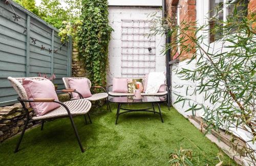 Cirencester Haus | Cheerful 3 bed Grade II Central Cottage