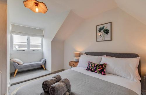 Cirencester Haus | Cheerful 3 bed Grade II Central Cottage