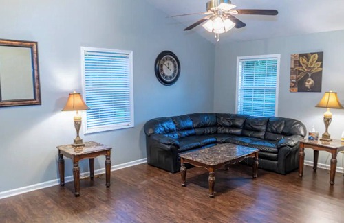 Columbus Haus | Cheerful 3-Bed Room Home in Columbus, MS
