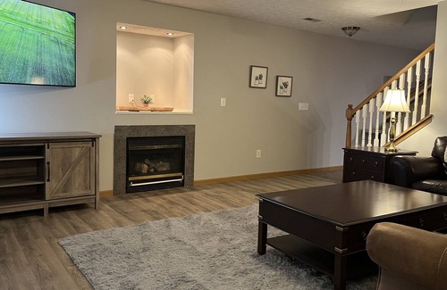 Polaris Haus | Cheerful 3 Bedroom House With Huge Work Desk