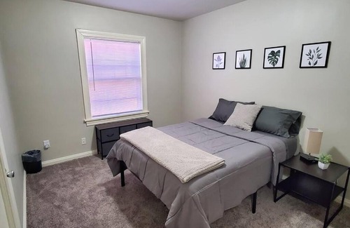 Dayton Haus | Cheerful 3 Bedroom Residential Home in Dayton