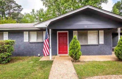 Jacksonville Haus | Cheerful 3 BR 2BA Home in Great Neighborhood!
