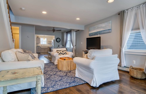 Sea Bright Haus | Cheerful 3 br home ~ One block to beach & Downtown