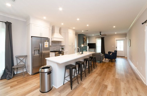 Old Town Haus | Cheerful 4 Bedroom Home in Downtown Depot District