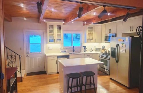 Tahoe Woods Kabine | Cheerful and bright Tahoe City Cabin close to all!
