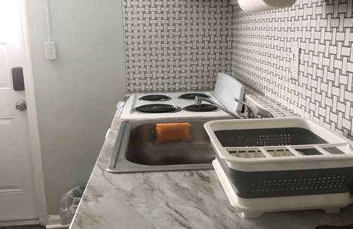 Lauderdale Lakes Haus | Cheerful and cozy 1 bedroom efficiency. Private