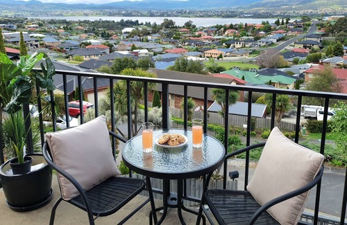 Austins Ferry Haus | Cheerful home in Austin Ferry, Great View