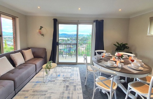 Austins Ferry Haus | Cheerful home in Austin Ferry, Great View