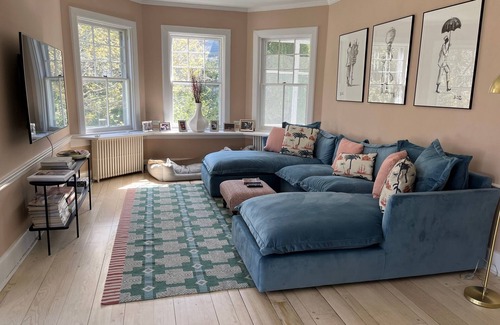 Old Greenwich Haus | Cheerful spacious family home in Old Greenwich - close to beach and town!