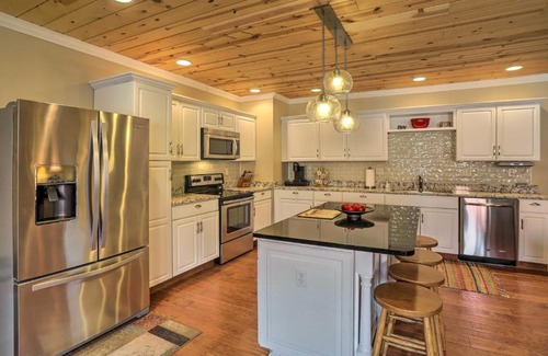 Tiffin Haus | Cheerful Tiffin Digs in the Heart of Downtown