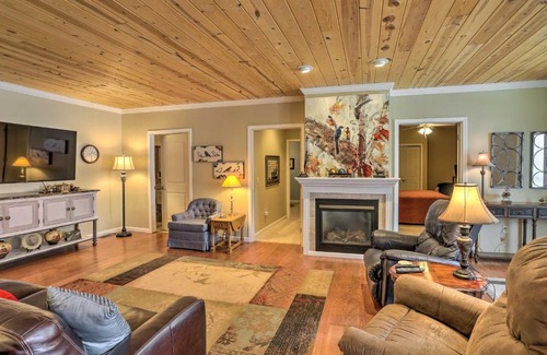 Tiffin Haus | Cheerful Tiffin Digs in the Heart of Downtown