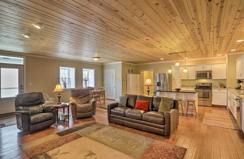 Tiffin Hütte | Cheerful Tiffin Digs in the Heart of Downtown