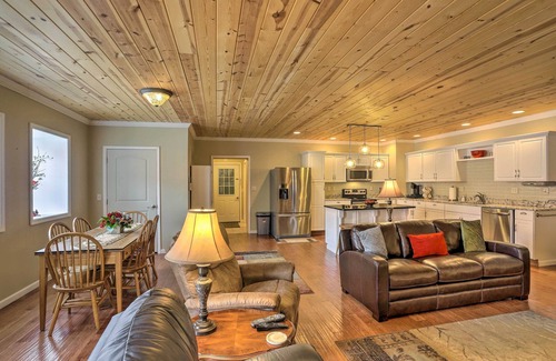 Tiffin Hütte | Cheerful Tiffin Digs in the Heart of Downtown