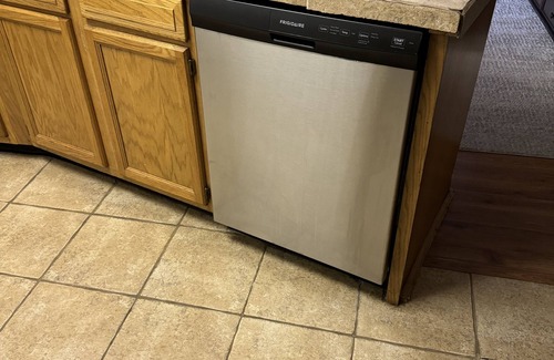 Flowood Haus | Cheerfull 3 bedroom 2 bath close to water & parks