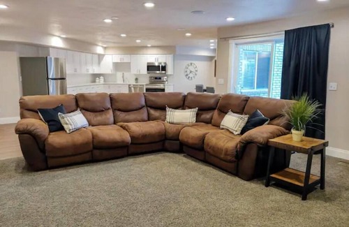 Highland Haus | Cheery and Bright four Bedroom Walkout Basement