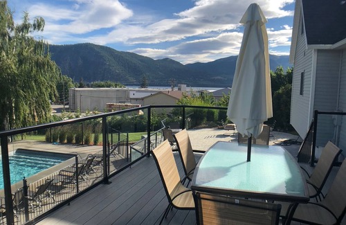 Manson Haus | Chelan´s Wine Country Retreat, w / Pool, See und Wein zu Fuß erreichbar