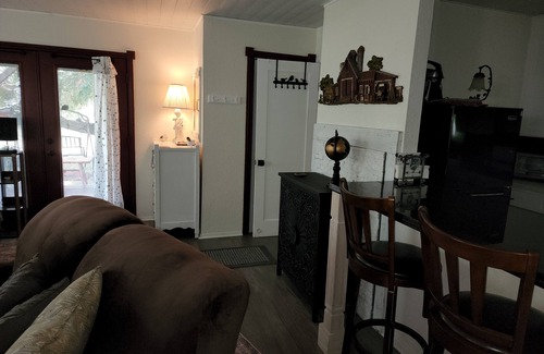 Cherry Valley Hütte | Cherry Valley Studio Guest Cottage