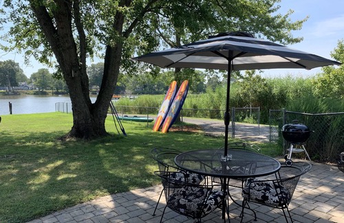 Deale Haus | Chesapeake Spectacular Waterfront- Kayaks, Spa, Pier