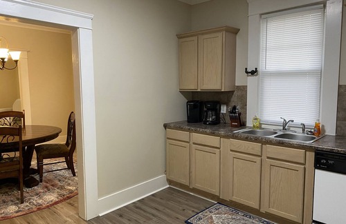 Tupelo Haus | Chestnut Cottage - Minutes to Downtown and NMMC! Close to Fairpark & Arena.