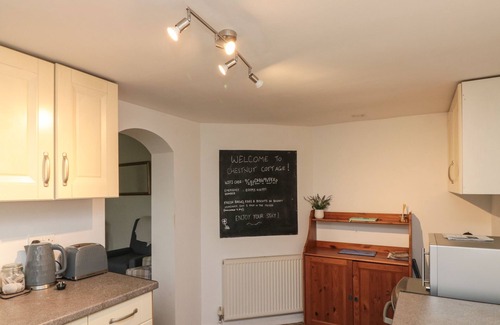 Staxton Hütte | CHESTNUT COTTAGE, pet friendly, country holiday cottage in Filey