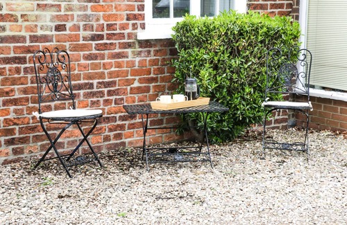 Staxton Hütte | CHESTNUT COTTAGE, pet friendly, country holiday cottage in Filey