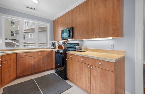 Northwest Haus | Chevy Chase 1920 charm 4 luxury bedrooms Spanish colonial close to everything,