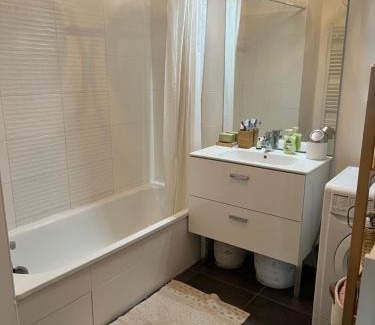 Decines-Charpieu Haus | Chez moi à côté du Groupama stadium
